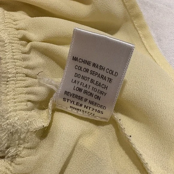 Heatherly Woman's Gale Yellow Smocked Cropped Blouse Short Sleeve Size Small - Picture 7 of 7